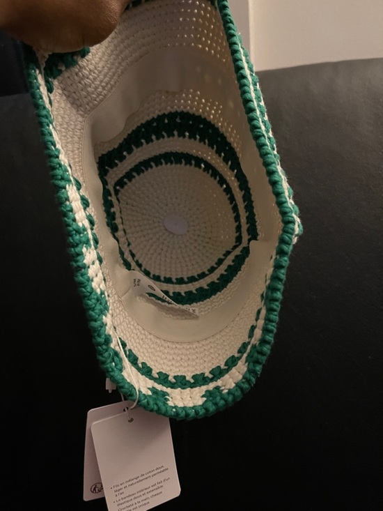 Lululemon Cotton Crochet Women\'s Bucket Hat Ivory & Raceway Green Size S/M RARE main image 6